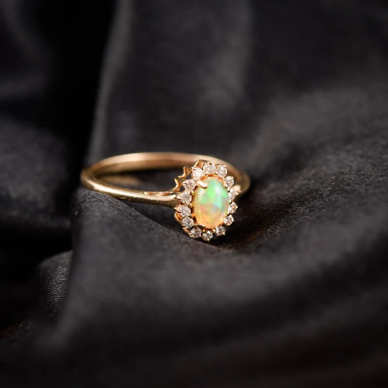 Feueropal-Halo-Ring aus 14-karätigem Gold-Vermeil – Opal-Statement-Ringe