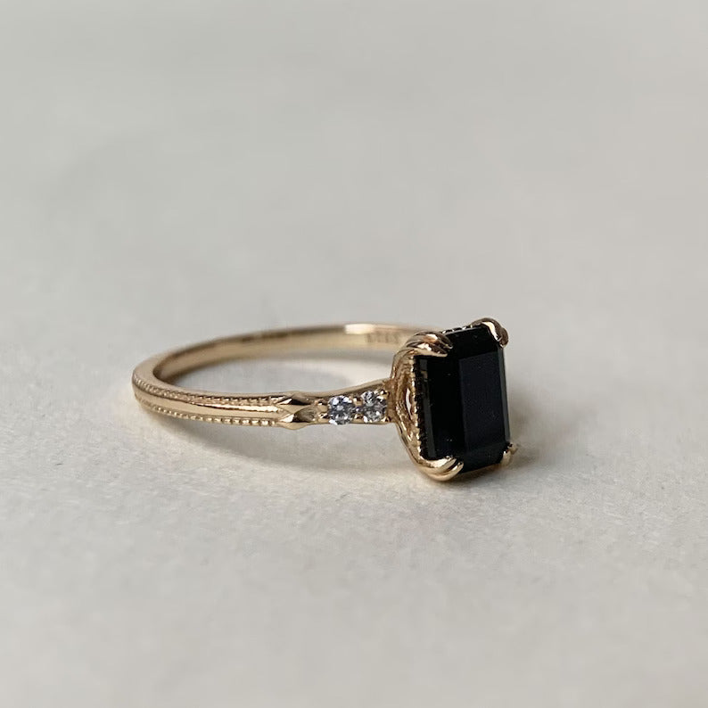 Natürlicher Solitärring aus schwarzem Onyx im Smaragdschliff – Vintage-Ring aus 14-karätigem Gold-Vermeil